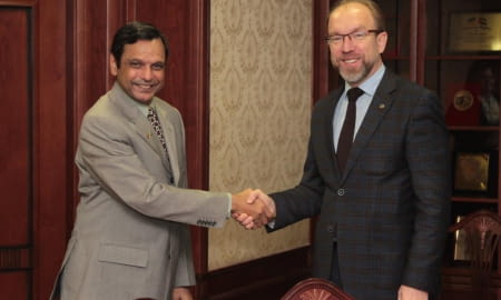 ГЕННАДІЙ ЧИЖИКОВ: «ВІЗОВИЙ РЕЖИМ МІЖ УКРАЇНОЮ ТА ПАКИСТАНОМ НЕ ПОВИНЕН СТАТИ БАР'ЄРОМ У РОЗВИТКУ БІЗНЕС-ДІАЛОГУ»