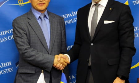«УКРАЇНІ ПОТРІБНО ПОВ'ЯЗУВАТИ СВОЄ МАЙБУТНЄ НЕ ТІЛЬКИ ІЗ ЗАХОДОМ, АЛЕ Й ЗІ СХОДОМ», - ПОСОЛ РЕСПУБЛІКИ КОРЕЯ В УКРАЇНІ ЛІ ЯНГ-ГУ