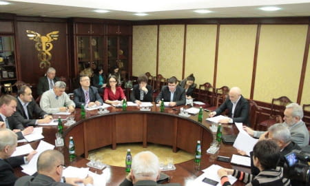 ДІЛОВА СПІЛЬНОТА ЗАНЕПОКОЄНА ВАЛЮТНИМИ ОБМЕЖЕННЯМИ