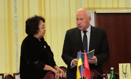 КИРГИЗСТАН ПЛАНУЄ ЗБІЛЬШИТИ ТОВАРООБІГ З УКРАЇНОЮ
