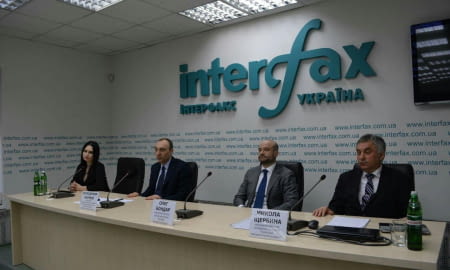 СКІЛЬКИ КОШТУЄ ПАСАЖИРАМ МОНОПОЛІЯ НА ПОСЛУГИ В АЕРОПОРТАХ УКРАЇНИ
