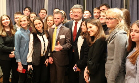 ПЕТРО ПОРОШЕНКО ЗУСТРІВСЯ З ПРЕДСТАВНИКАМИ УКРАЇНСЬКОГО МАЙБУТНЬОГО У БЕРЛІНІ